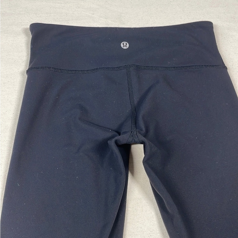 Lululemon Athletica Sz4 Black 21' crop legging SMALL HOLE - Picture 6 of 12
